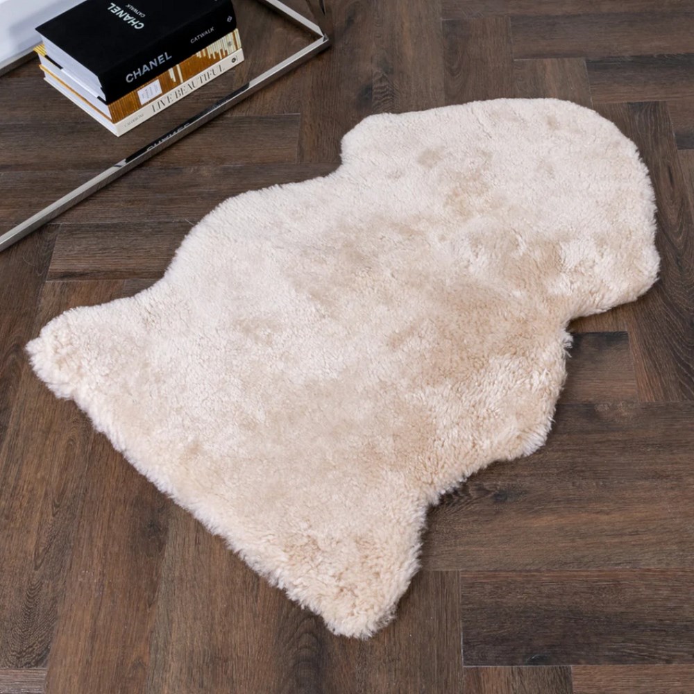 Balfour Short Pile New Zealand Sheepskin Rug in Beige